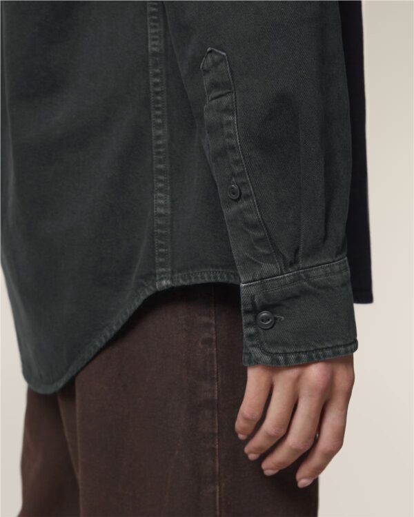Organic Relaxed Button-Up Shirt bestickt mit individuellem Tierportrait in G. Dyed Black Rock Design