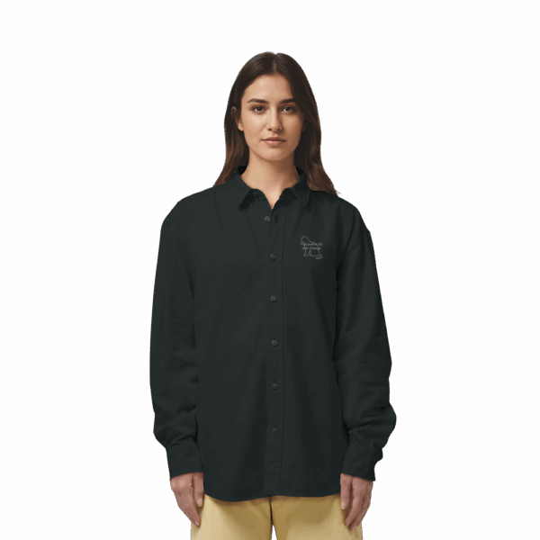 Organic Relaxed Button-Up Shirt bestickt mit individuellem Tierportrait in G. Dyed Black Rock Design